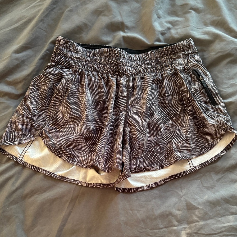 Lululemon Athletica Patterned Black and White Shorts